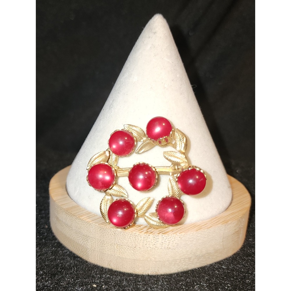 VTG MCM Gold Tone Red Moonglow Cabochon Wreath Brooch Pin Textured Leaves  READ